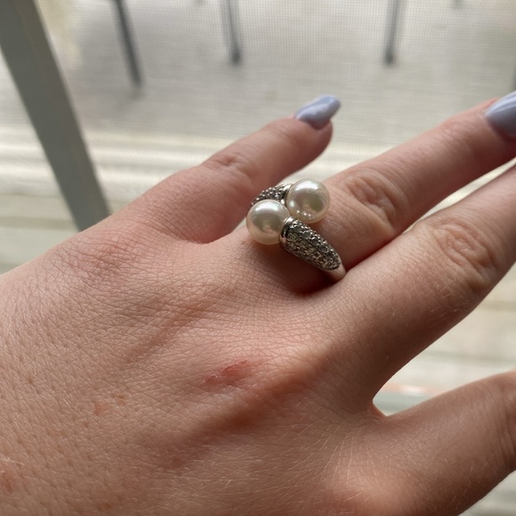 Crystal and Pearl Twist Ring - Picture 4 of 4